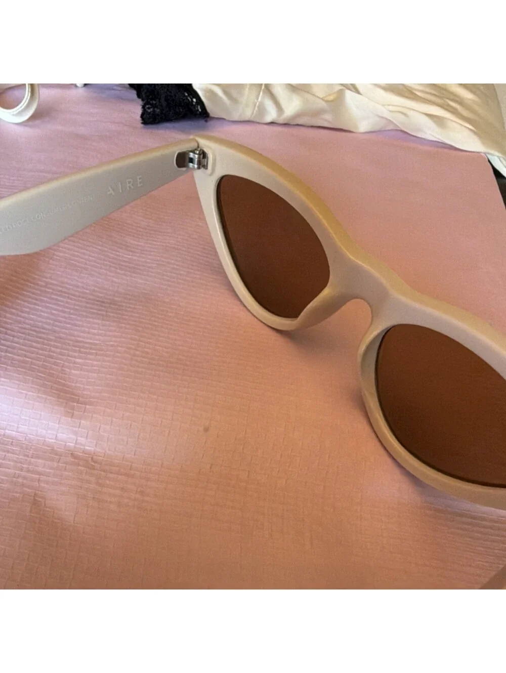 AIRE Dualism Cat Eye Sunglasses Beige Frame Brown Lens Designer SCRATCH AS/is